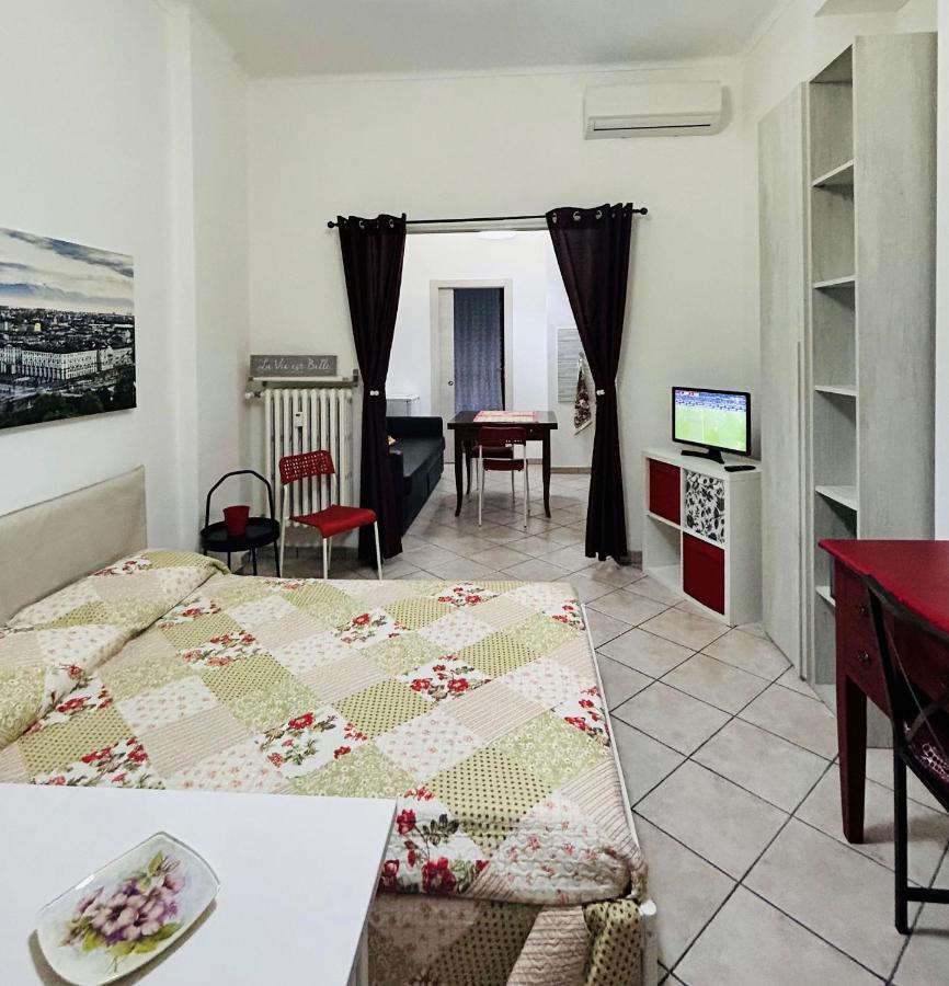 Monolocale Maria Vittoria Apartment Turin Bagian luar foto