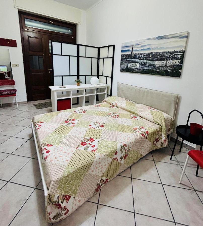 Monolocale Maria Vittoria Apartment Turin Bagian luar foto